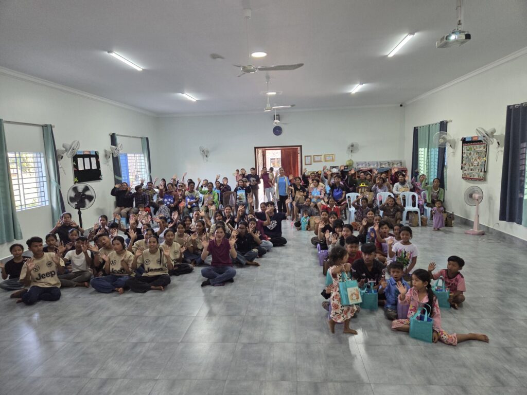 “두려움 마음에 피어난 웃음꽃” 캄보디아 씨엠립 샬롬교회에서송기훈, 전종미 선교사